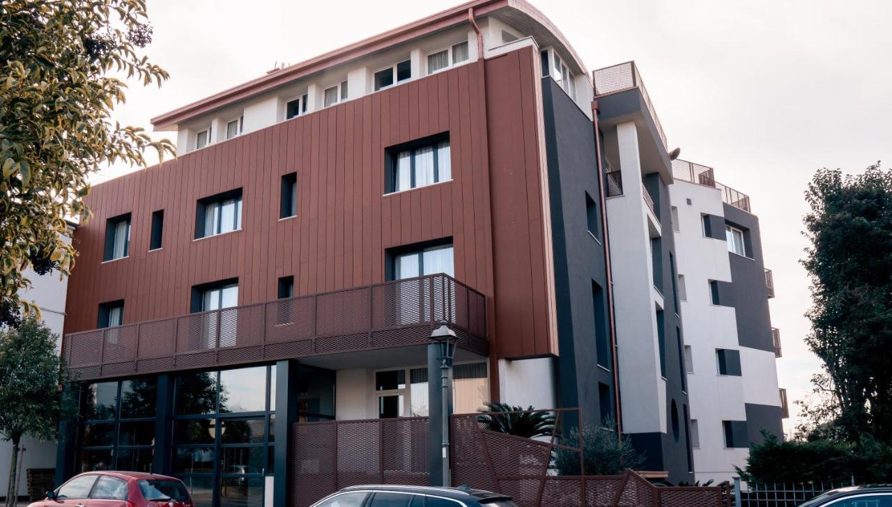 K Modern Hotel Пескьера-дель-Гарда Экстерьер фото