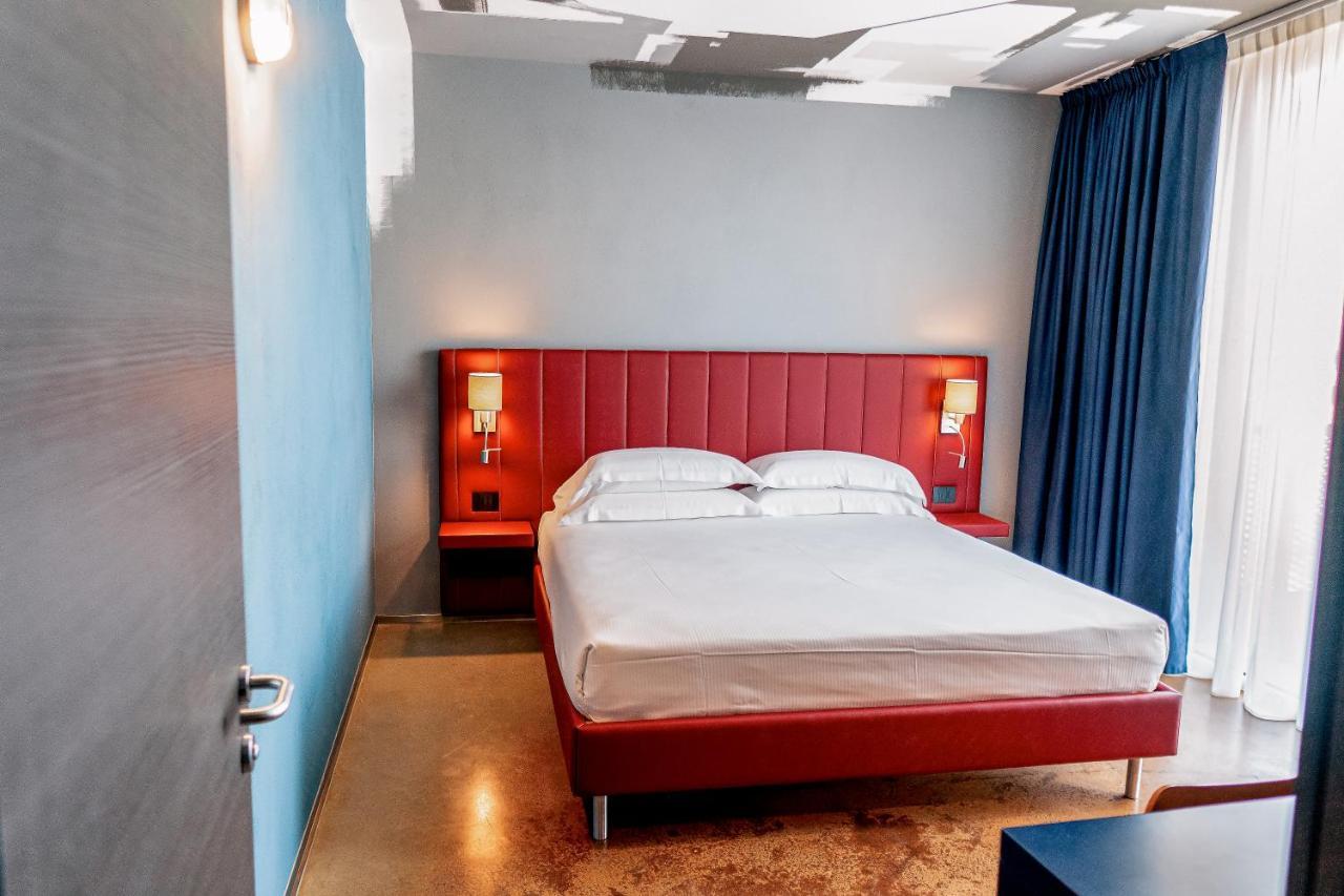 K Modern Hotel Пескьера-дель-Гарда Экстерьер фото