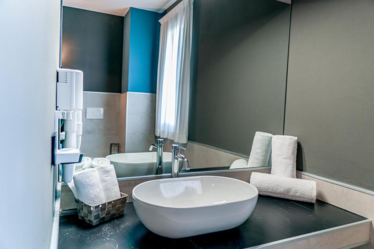 K Modern Hotel Пескьера-дель-Гарда Экстерьер фото